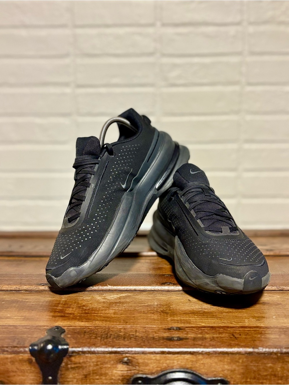 Nike Air Zoom Upturn SC USED Men’s Size 9.5 Shoes Triple Black  IB2746-002